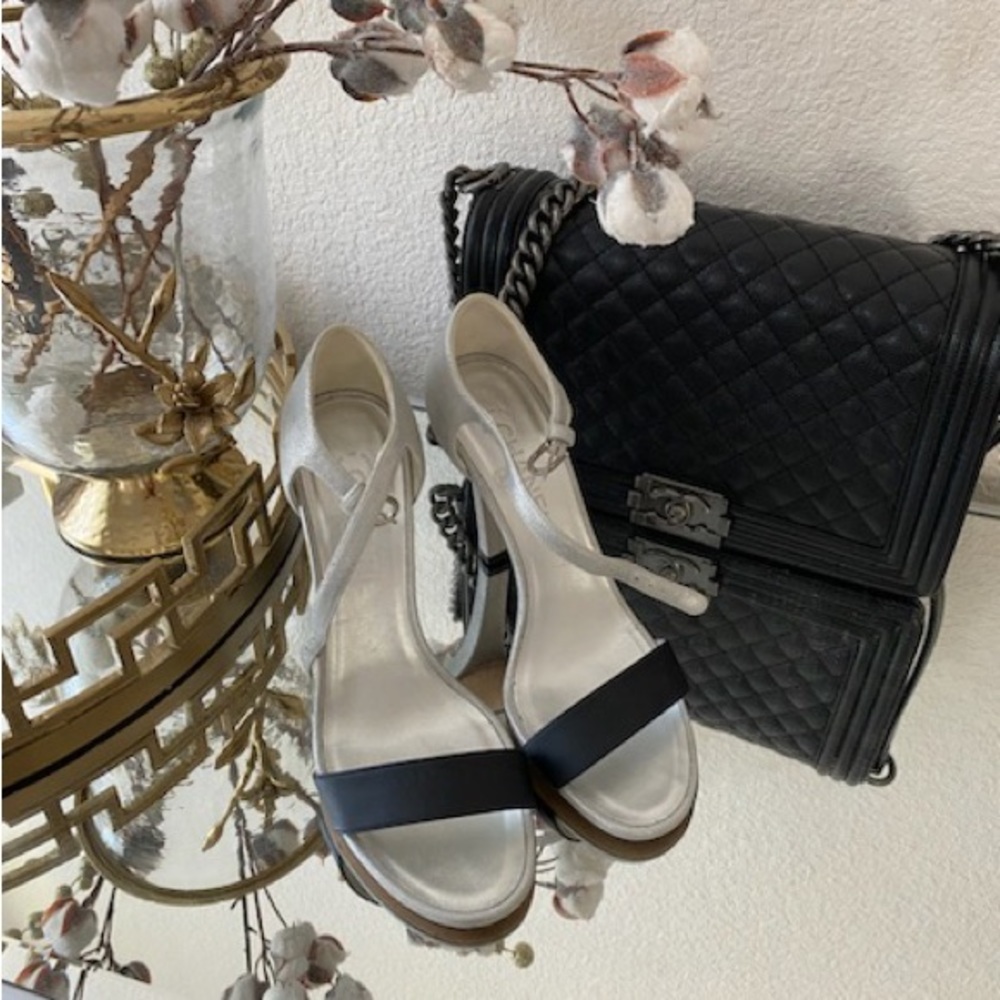 Chanel heals
